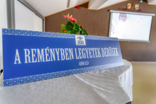 Kép szöveg